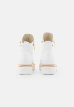 Panama Jack Marcia - Korte Laarzen - White -Mode Schoenenselectie Winkel 0b00852bb1f14e47b4d376f37221a671 scaled