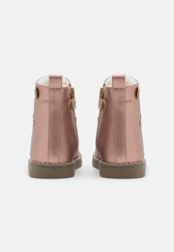 Friboo Korte Laarzen - Pink 8 Friboo Korte Laarzen - Pink -Mode Schoenenselectie Winkel 29e2673d586c4597a2ae9c9de6608c1d scaled