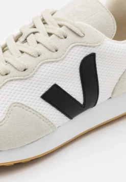 Veja Sdu Rec - Sneakers Laag - White/Black/Natural 11 Veja Sdu Rec - Sneakers Laag - White/Black/Natural -Mode Schoenenselectie Winkel 3393d0bba2894ad788ee6b9b1ed723d0 scaled