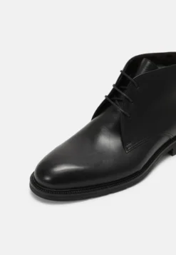 Lloyd Jamil - Veterschoenen - Schwarz -Mode Schoenenselectie Winkel 3d6d3eda4c624056a057cf30f93d33be scaled