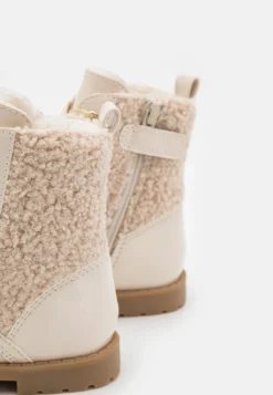 Friboo Veterboots - Nude 11 Friboo Veterboots - Nude -Mode Schoenenselectie Winkel 4962b11886164aecbbd42ea690c24d22 scaled