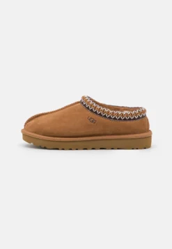 Ugg Tasman - Pantoffels - Chestnut -Mode Schoenenselectie Winkel 664265a1c9ac4066b237130d62368405 scaled