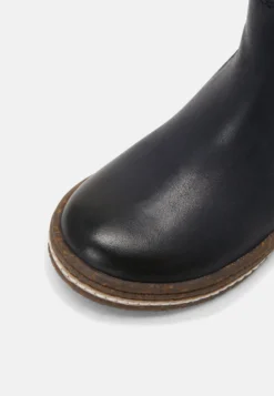 Friboo Leather Booties - Korte Laarzen - Dark Blue 11 Friboo Leather Booties - Korte Laarzen - Dark Blue -Mode Schoenenselectie Winkel 6689351e067b410585c36469e80cc785 scaled