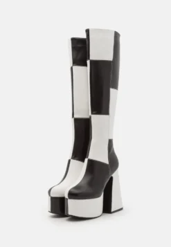 Lamoda Runway - Laarzen Met Hoge Hak - Black/White -Mode Schoenenselectie Winkel 7d43d4dac38c494682580f9a78596f3b scaled