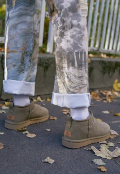 Ugg Korte Laarzen - Marrone -Mode Schoenenselectie Winkel 805545edaa1f4bd18248d04b1a641ed4 scaled