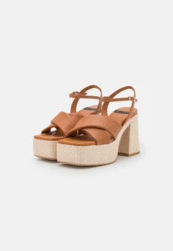 ANGEL ALARCON Sandalen Met Plateauzool - Papirus -Mode Schoenenselectie Winkel a21c262a6d0c47df897216221df9757c scaled