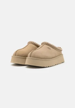 Ugg Tazz - Pantoffels - Mustard Seed -Mode Schoenenselectie Winkel caf80238949643359e76e113aea53164 scaled