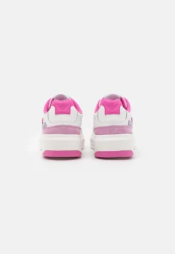Emporio Armani Sneakers Laag - White/Pink -Mode Schoenenselectie Winkel cd8606c0404d4dc7b47fd31e66df423e scaled