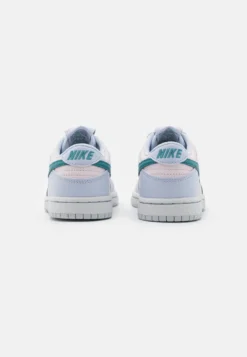Nike Sportswear Dunk Unisex - Sneakers Laag - Football Grey/Mineral Teal/Pearl Pink 8 Nike Sportswear Dunk Unisex - Sneakers Laag - Football Grey/Mineral Teal/Pearl Pink -Mode Schoenenselectie Winkel d10ba577e4b34ae88ad087b9c36dd005 scaled