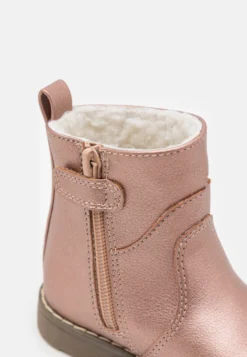 Friboo Korte Laarzen - Pink 11 Friboo Korte Laarzen - Pink -Mode Schoenenselectie Winkel d3a6ca73b9fb4b50bfd4adaa0017a60b scaled