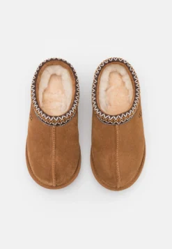 Ugg Tasman - Pantoffels - Chestnut -Mode Schoenenselectie Winkel dae04d5ae65c469790e27d4f9cecef57 scaled