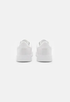 Pier One Unisex - Sneakers Laag - White 8 Pier One Unisex - Sneakers Laag - White -Mode Schoenenselectie Winkel dff51b9dd14c4b51b6b5c86184532a87 scaled