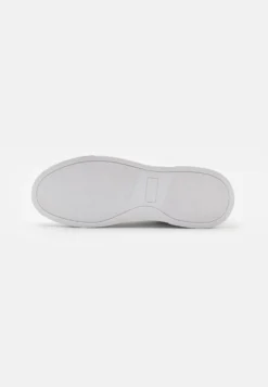 Pier One Unisex - Sneakers Laag - White 10 Pier One Unisex - Sneakers Laag - White -Mode Schoenenselectie Winkel e2a5a64afecd4f079860774a1a970a80 scaled