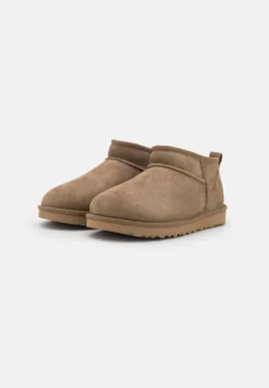 Ugg Korte Laarzen - Marrone -Mode Schoenenselectie Winkel eb7d42414b394181ae85b6f4f39bc53d scaled