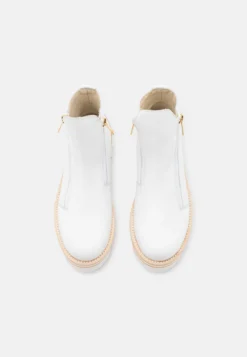 Panama Jack Marcia - Korte Laarzen - White -Mode Schoenenselectie Winkel eddf62bdf0e6497798fb6c61197dd998 scaled