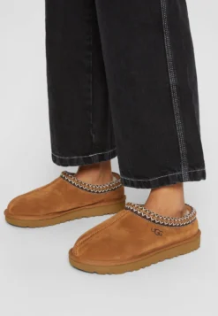 Ugg Tasman - Pantoffels - Chestnut -Mode Schoenenselectie Winkel f4a2726f953e43e18a88a005f4888e14 scaled